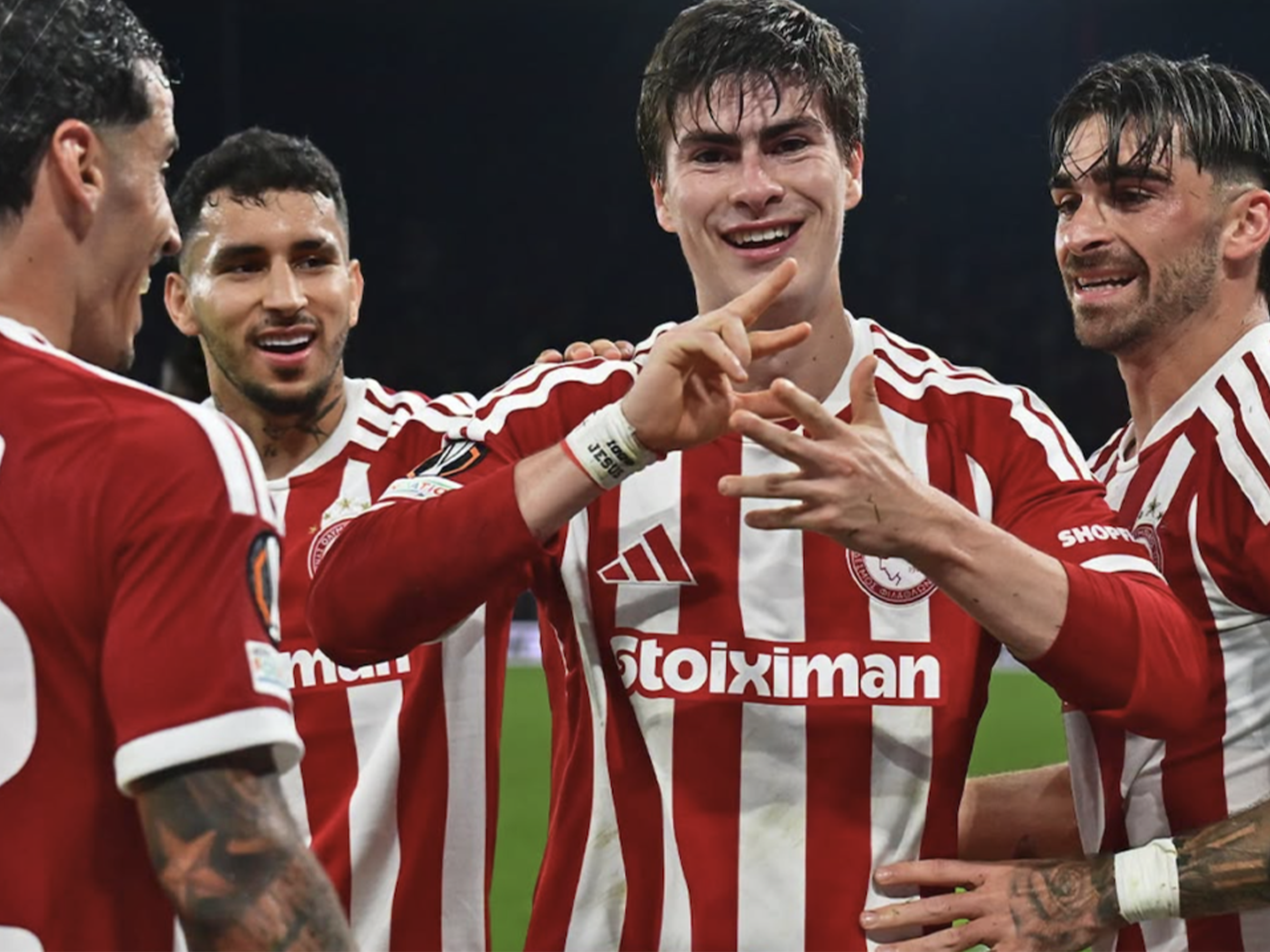 ¡La Hormiga González hace vibrar a Grecia! Su cabezazo le da el triunfo al Olympiacos